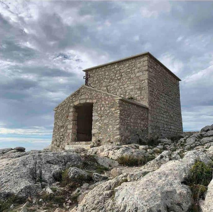 Tiny Liloumaca Coeur Ste Baume Plan d'Aups Exterior foto